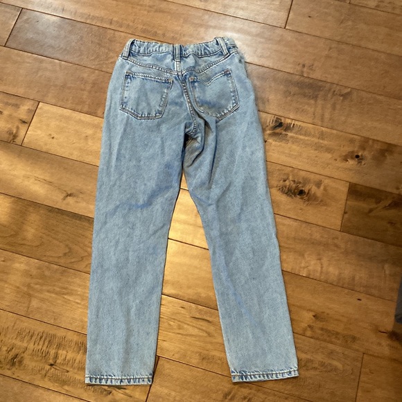 SUPER CUTE light wash jeans from old navy, size 10 - Picture 2 of 2